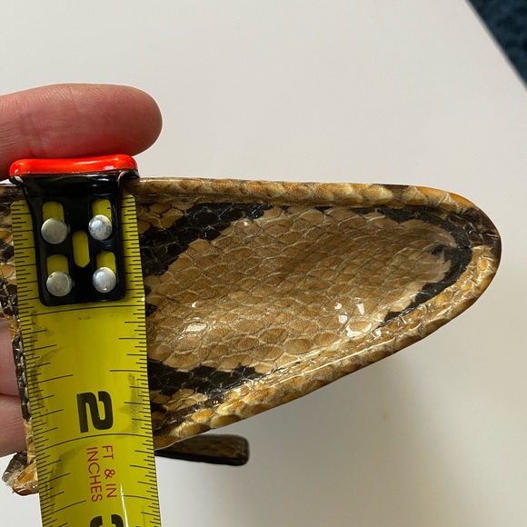 Coach wristlet 7.5 long 4.5 high expand 2.5 snake skin - Picture 4 of 4